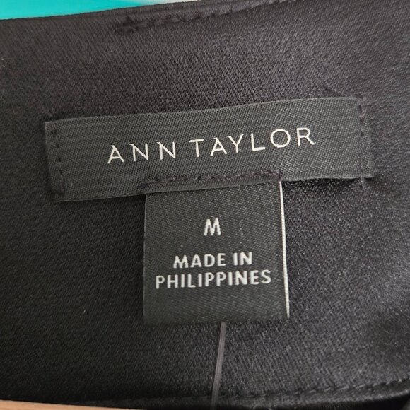 NWT Ann Taylor Satin Top Women's Black Short Sleeve Keyhole Button Back Office M - Picture 3 of 5